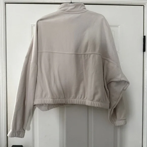NWT Nike One
Women's Therma-FIT Oversized 1/2-Zip Fleece Top Light Orewood Brown - Picture 9 of 9